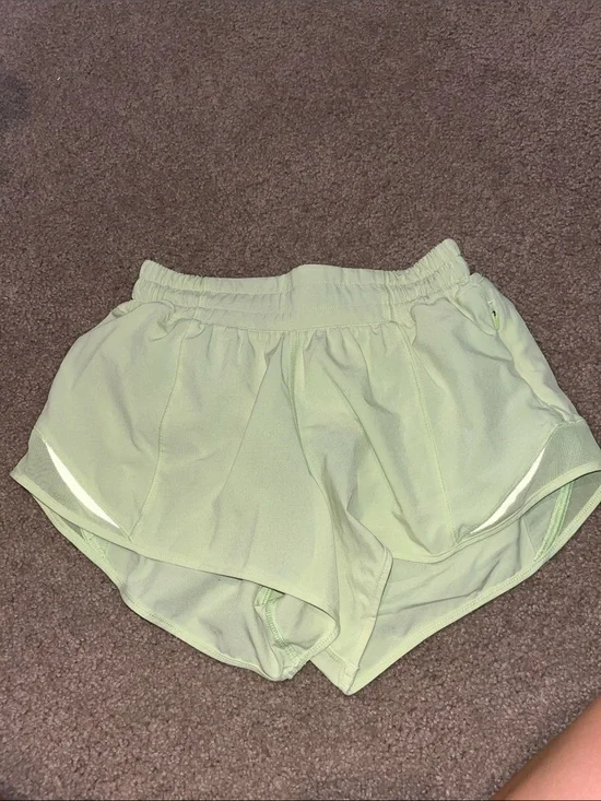 2.5 Low rise NEON YELLOW!! Hard to tell in pic but it’s yellow!