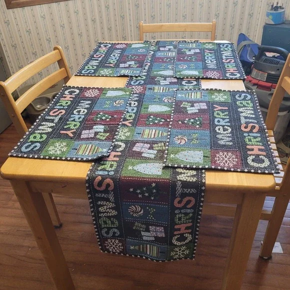 Merry Christmas Set Of 4 Tapestry Kitchen Dining‎ Table Placemats & Runner