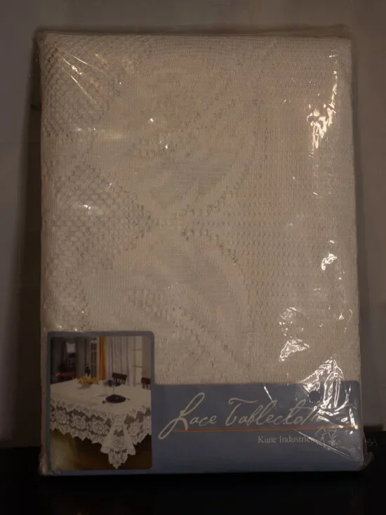 Kane Industries Vintage Lace Tablecloth with Floral Pattern 60x90