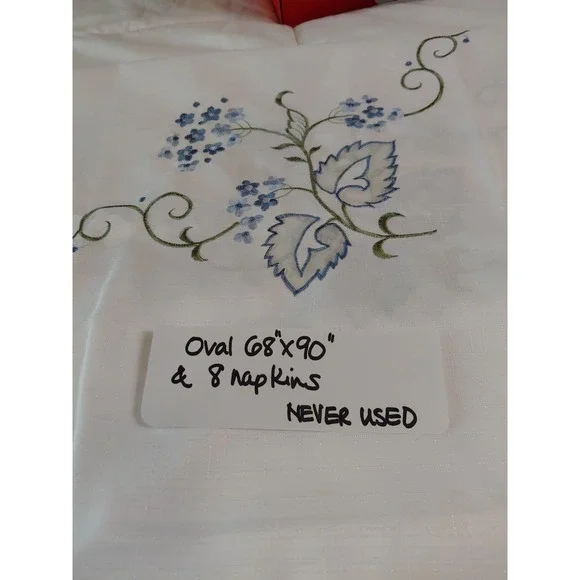 Vtg Table Cloth pure linen embroidery handmade Oval‎ 68x90. 8 Napkins Never Used