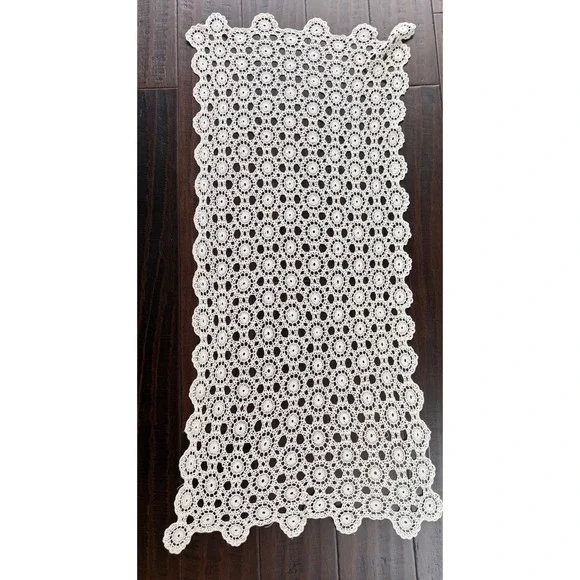 Vintage Hand Crochet Table Runner Solid White Medallion 38