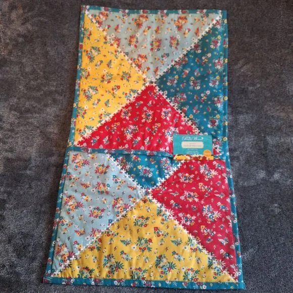 2PC SET Pioneer Woman Rose Ditsy‎ Square Quilted Reversible Placemats PATCHWORK