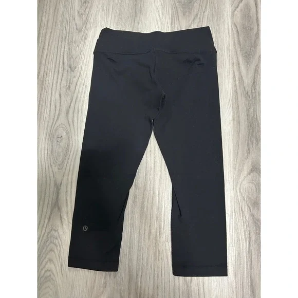 Lululemon DAMAGED Black Cropped Leggings Pants Women Size 6 Athleisure Yoga‎