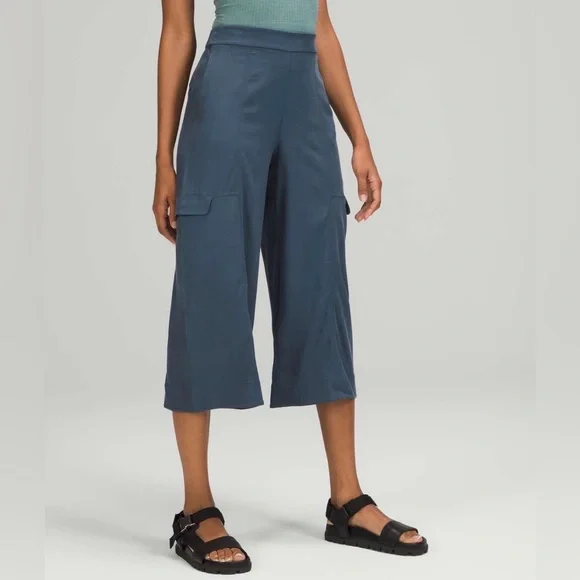Women's Lululemon Metropolis Maven High Rise Blue Crop Pants Size Small‎