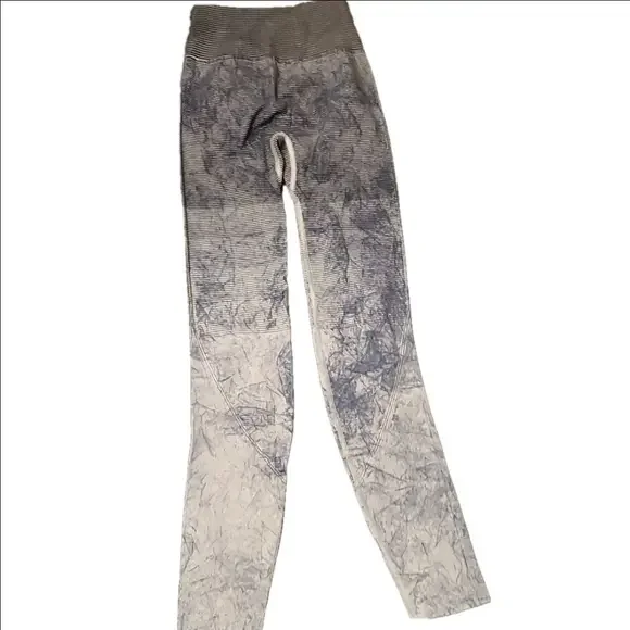 #402 Lululemon leggings compression size 2 b244.