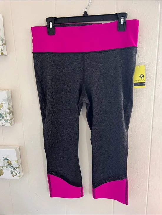 NWT Ladies Large Xersion Charcoal & Hot Pink Capri Leggings