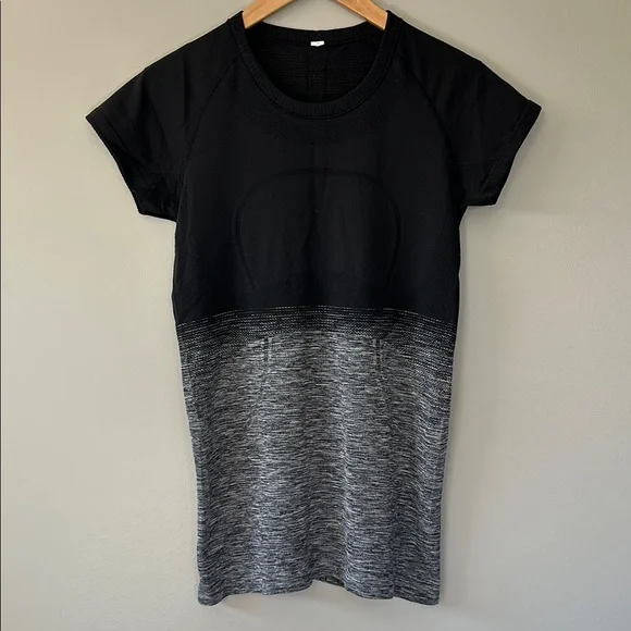 Lululemon Swiftly Tech Short Sleeve Size 8 Black Heathered Grey‎ Ombre