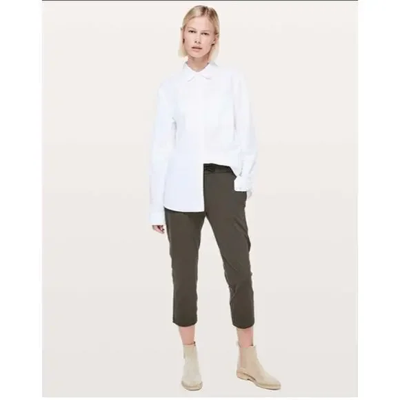 Lululemon On The Fly Crop Pants in Dark Olive size 6‎