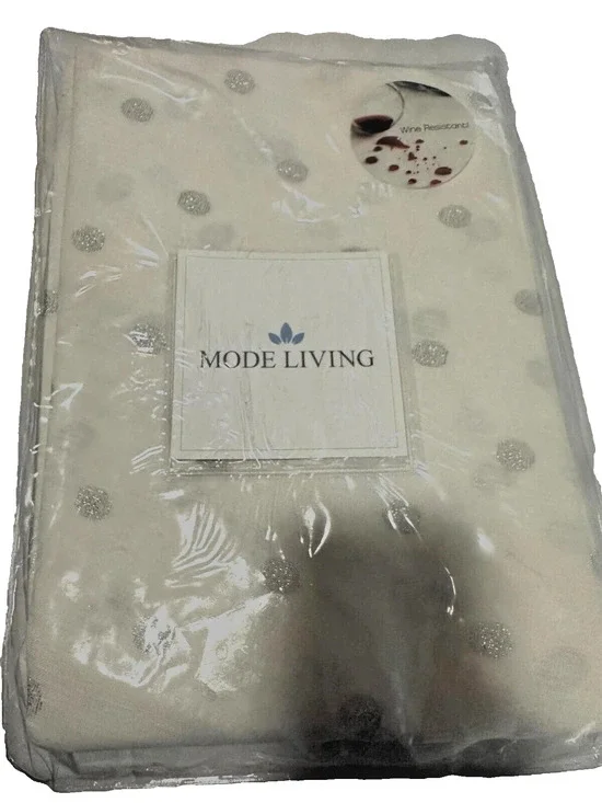 Mode Living Vogue Round Tablecloth 70