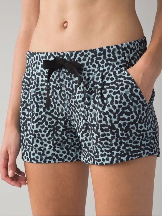 Lululemon Spring Break Away Short *4-way Stretch Ace Spot Tranquil Blue Black