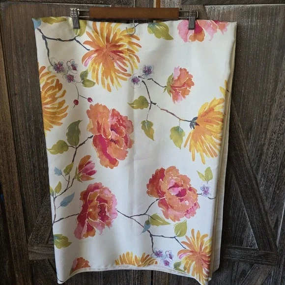 Printed‎ Fabric Tablecloth White Floral Print 60