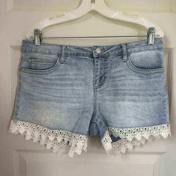 Lei Ashley Jean Shorts Junior Size 13 Blue Jean Lace Trim Shorts Boho Mid Rise