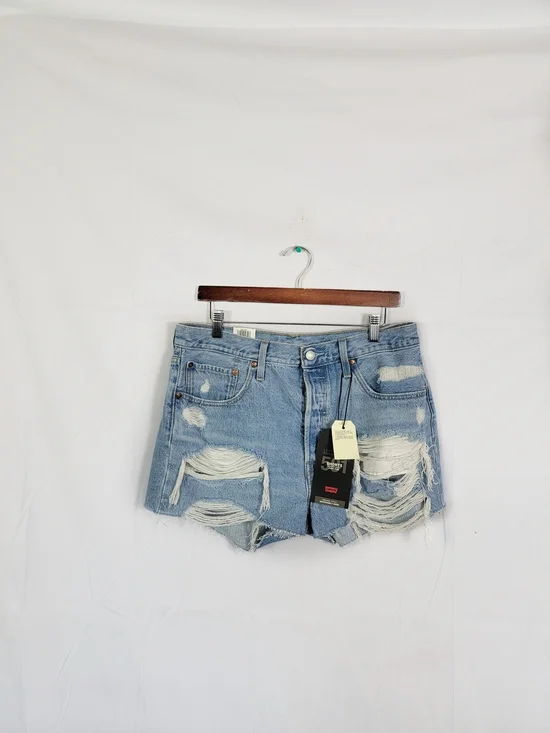 Women's NWT Size 32 Levi's High Rise Distressed Denim Shorts