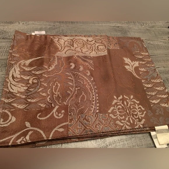 13” X 18” Table Placemats by Croscill Home, set of 4, Burgundy with old gol…