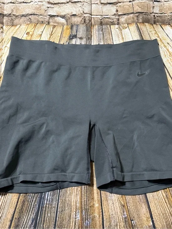 Nike Pro Womens XL Gray Tight Fit Athletic Spandex Shorts