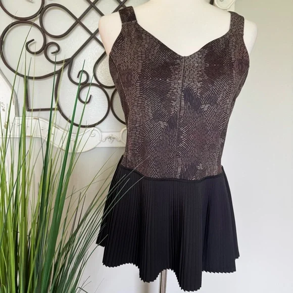 LULULEMON Size Medium Peplum Style Tank Top (see measurements)