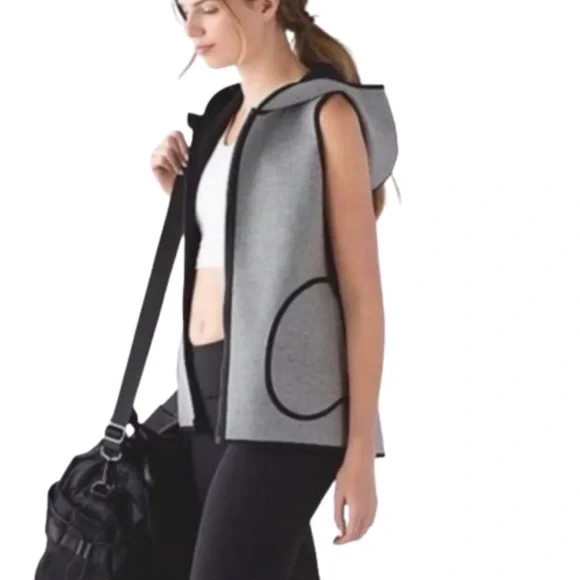 Lululemon Women’s Spacer Insculpt Gray / Black Reversible Hoodie Vest Size 4