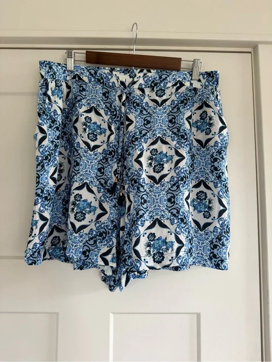 Jantzen Blue Floral Tile Print Casual Resort Shorts - NWOT XL