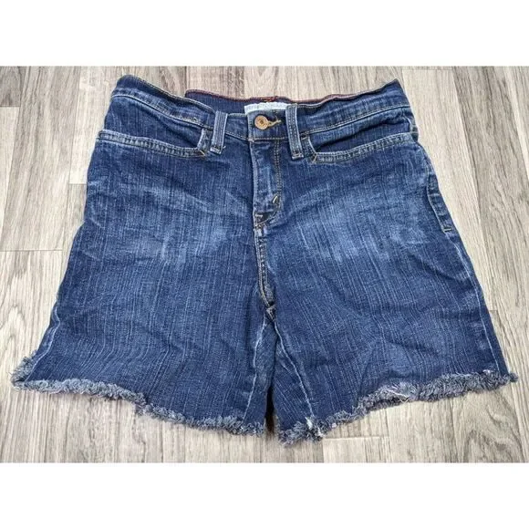 (3/$35)Levis 548 Size 4 Perfectly Slimming Fringe Hem Stretchy Denim Jean Shorts