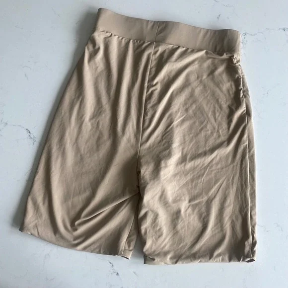 NWT MESHKI Beige High-Waisted Activewear Bike Shorts Size Small‎