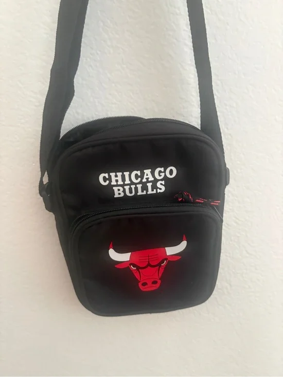 NBA Chicago Bulls Black and Red Crossbody Bag