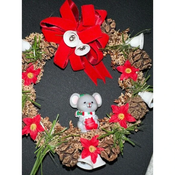 Vintage Christmas  Wreath Decoration mouse bow  pinecones 6