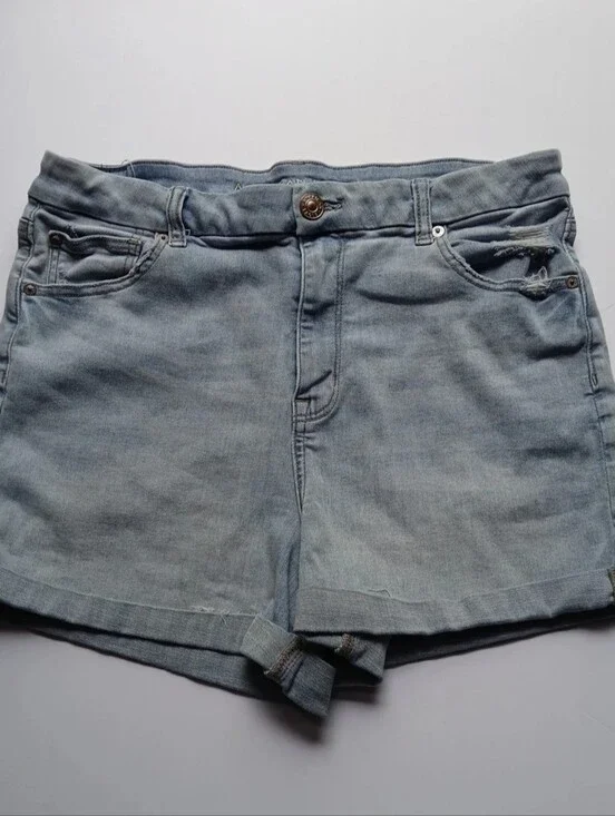 American Eagle Sz 16 Light Blue Denim Shorts Curvy High Rise Shortie, Distressed