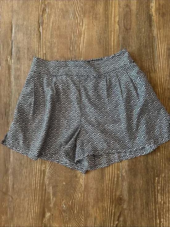 American Eagle Outfitters Black & White Chevron shorts