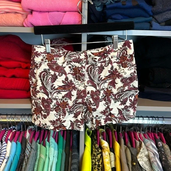 Loft white with pink paisley print 4” shorts size 0