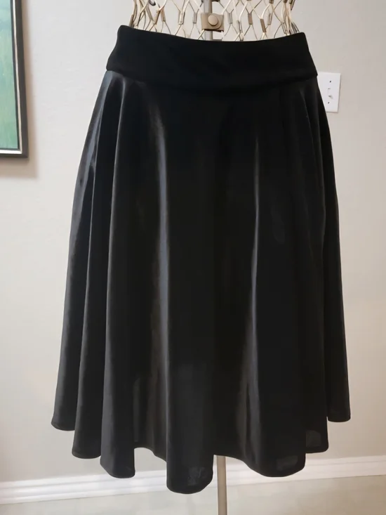 Pinup Couture Black Velvet  Skater  Skirt size Large