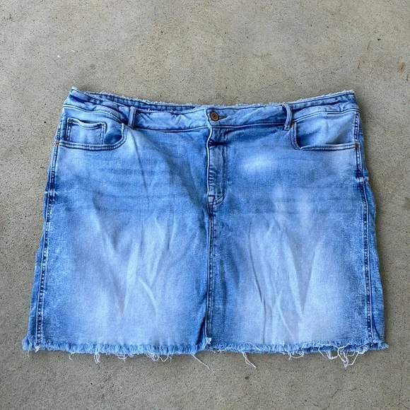 Light Blue Denim Mini Skirt - Classic Casual Style