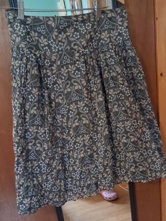 Banana Republic Floral Midi Skirt in Gray with Cream & Light Blue