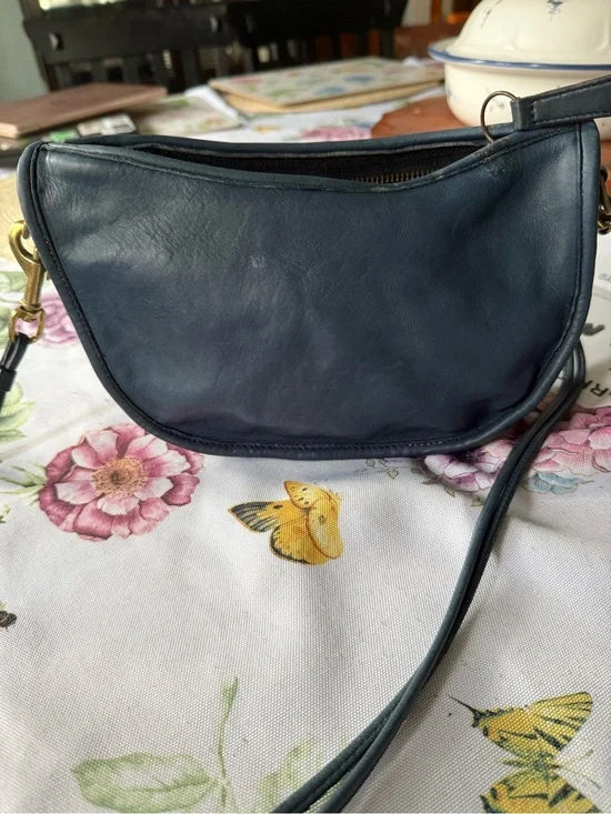 Coach Navy Leather Swinger Crossbody Bag