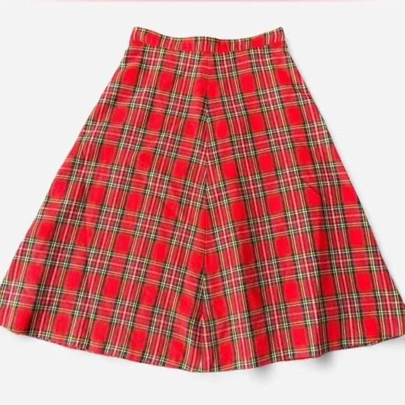 Classic vintage red plaid midi pleated tartan skirt with plaid print academia