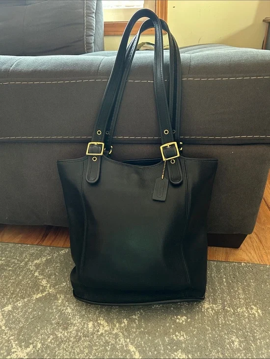 Coach Legacy Shopper 9090