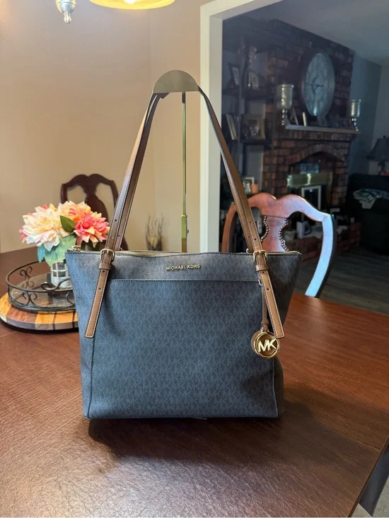 Michael Kors signature Voyager Dark Brown/Black Logo Shoulder Tote