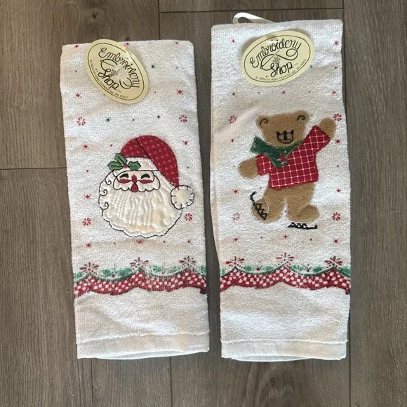 NEW Vintage 2 Pack Christmas Hand Towels Embroidery‎ Shop Santa Bear