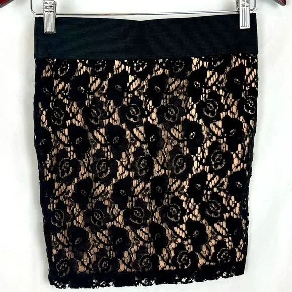 Stooshy Lace Pattern‎ Mini Skirt