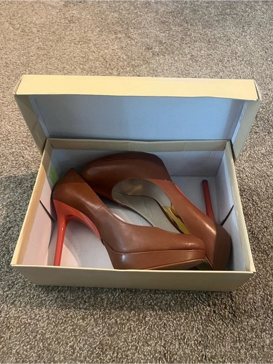 Michael Kors Brown Leather Platform Pumps | Size 10