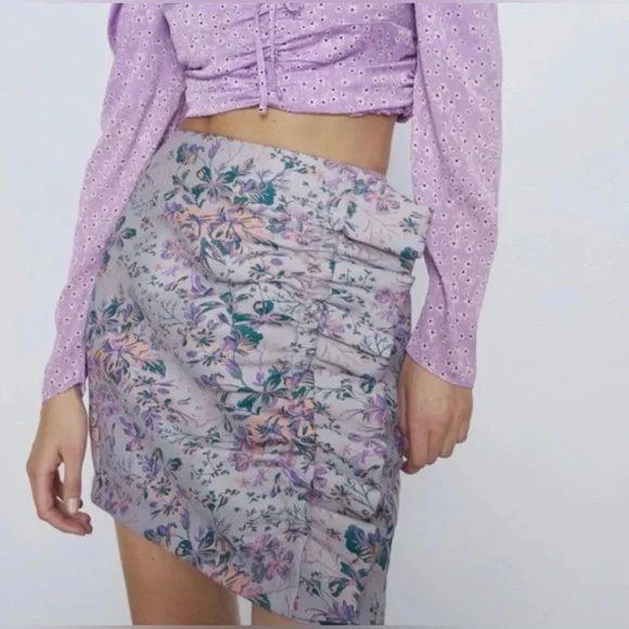 Zara Women’s Floral Feminine Flirty Ruched Ruffle Mini Skirt Size Medium