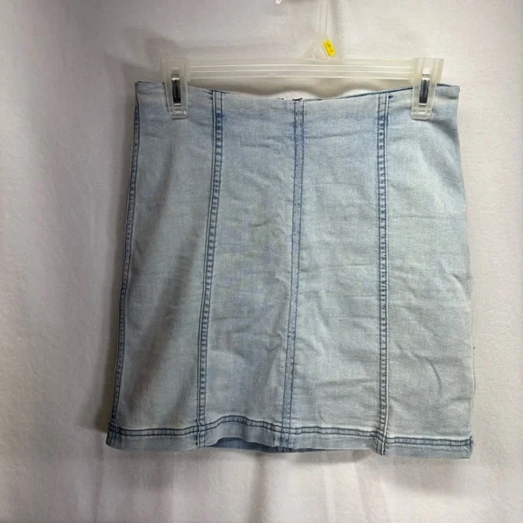 Free People Light Wash Denim Mini Skirt w/ Seam Details Back Zipper Women Size 8