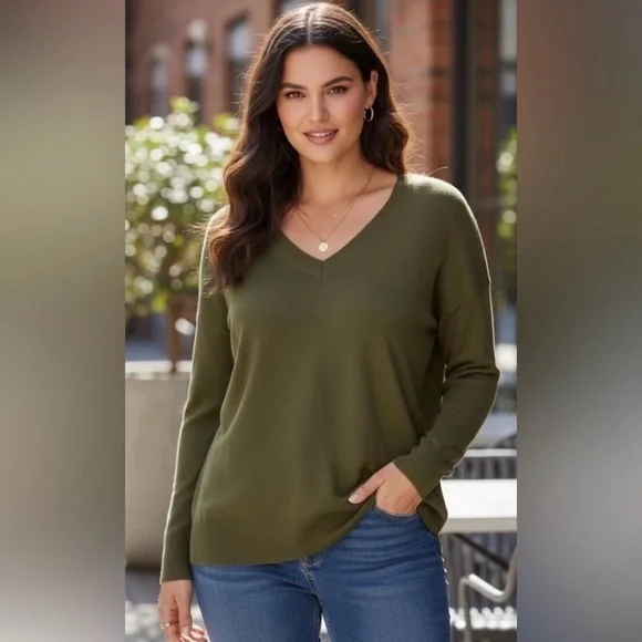 Daily Ritual | Olive V-Neck Sweater | Sz  M