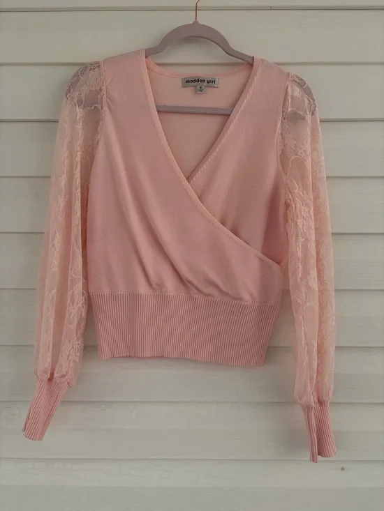 Madden Girl Blush Lace Sleeve V‑Neck Sweater | Light Spring Top Size S