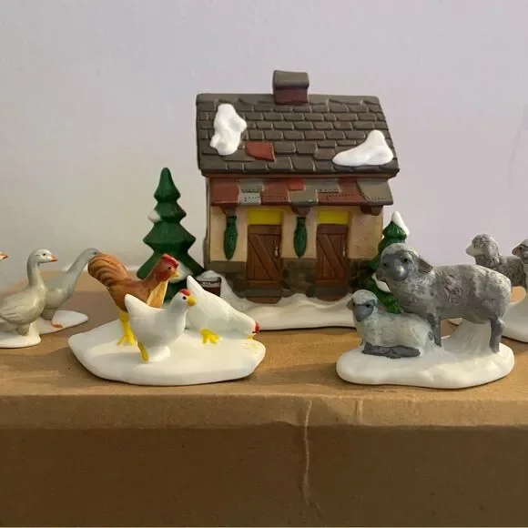 Department 56 Charming Holiday‎ Farmhouse and Figurine Set
