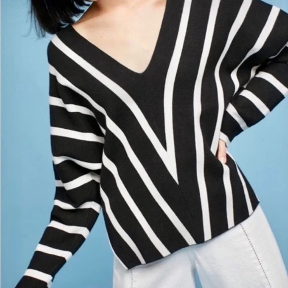 Anthropologie Moth Striped V neck sweater black & white knit geometric soft top