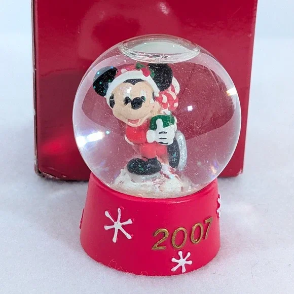 NIB Disney 2007 Skating Santa Mickey Mouse Christmas Holiday Mini Snow Globe
