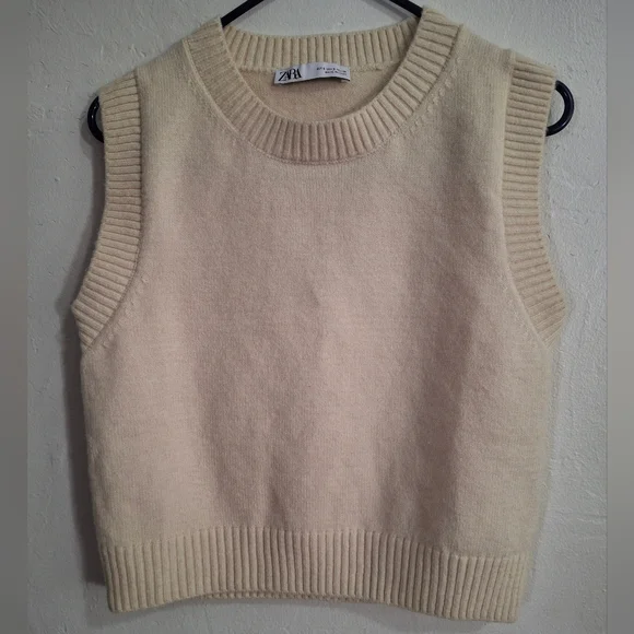 Zara Women's Ivory Knit Sweater Vest Size S.