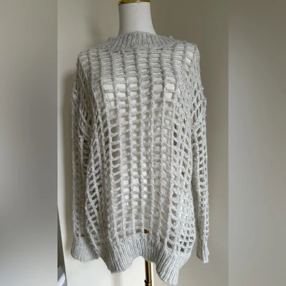 NWT Urban Outfitters Cream Sweater - Size SP
