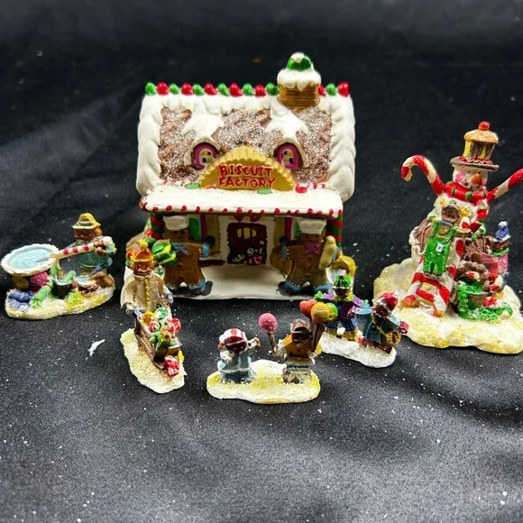 Gingerfrost Lane 2005 Christmas Village Biscuit Factory Snowman 8 Piece Set