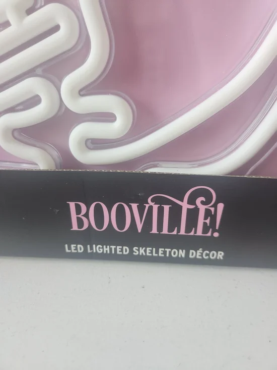 BOOVILLE LED Animated Lighted Waving Skeleton Décor - White Neon Skull